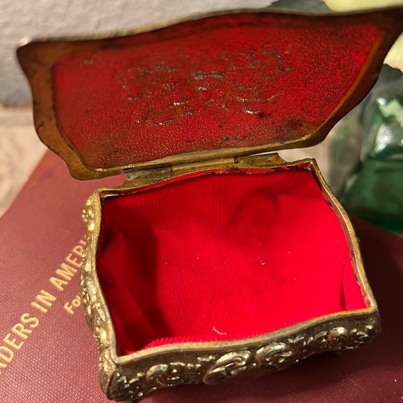 VTG Silver Stone Floral Trinket Box White Enamel Lid Red Velvet Lining Japan - Picture 3 of 14